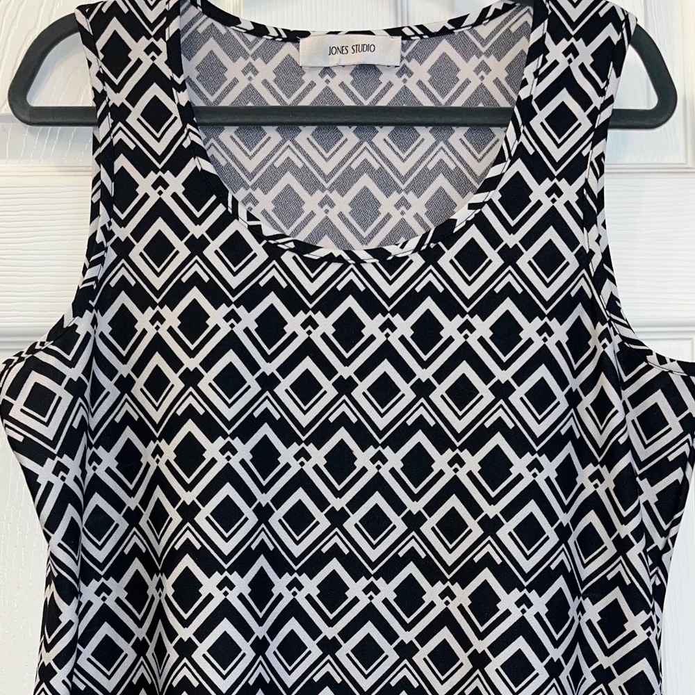 Jones Studio, Large, Sleeveless Tunic, Black/White with pink detail shirt
